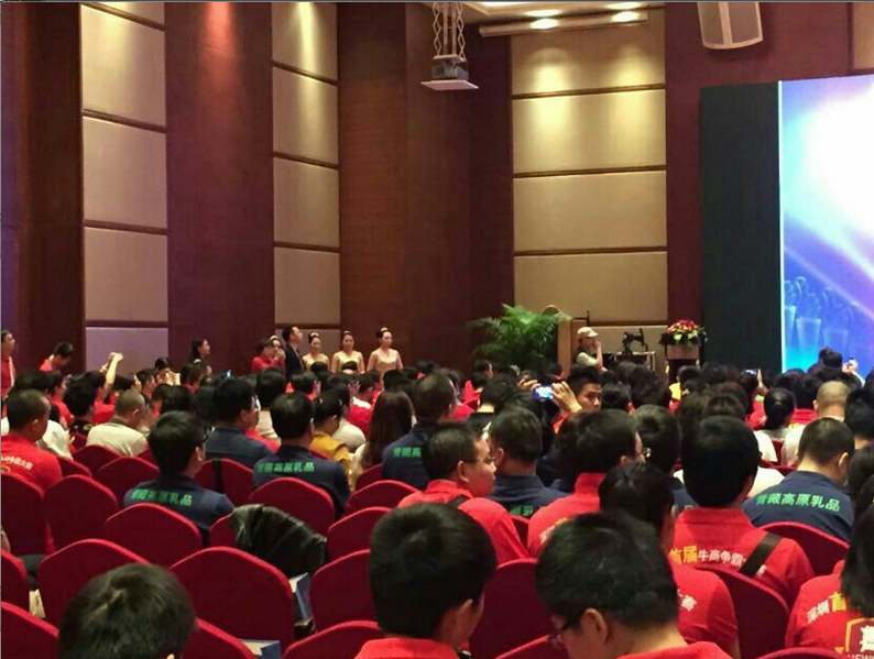 牛商爭霸賽喜慶紅色t恤衫